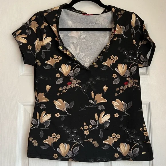 GUESS Black Cream Floral V-Neck Blouse Large Gold Button Detail - Picture 2 of 8